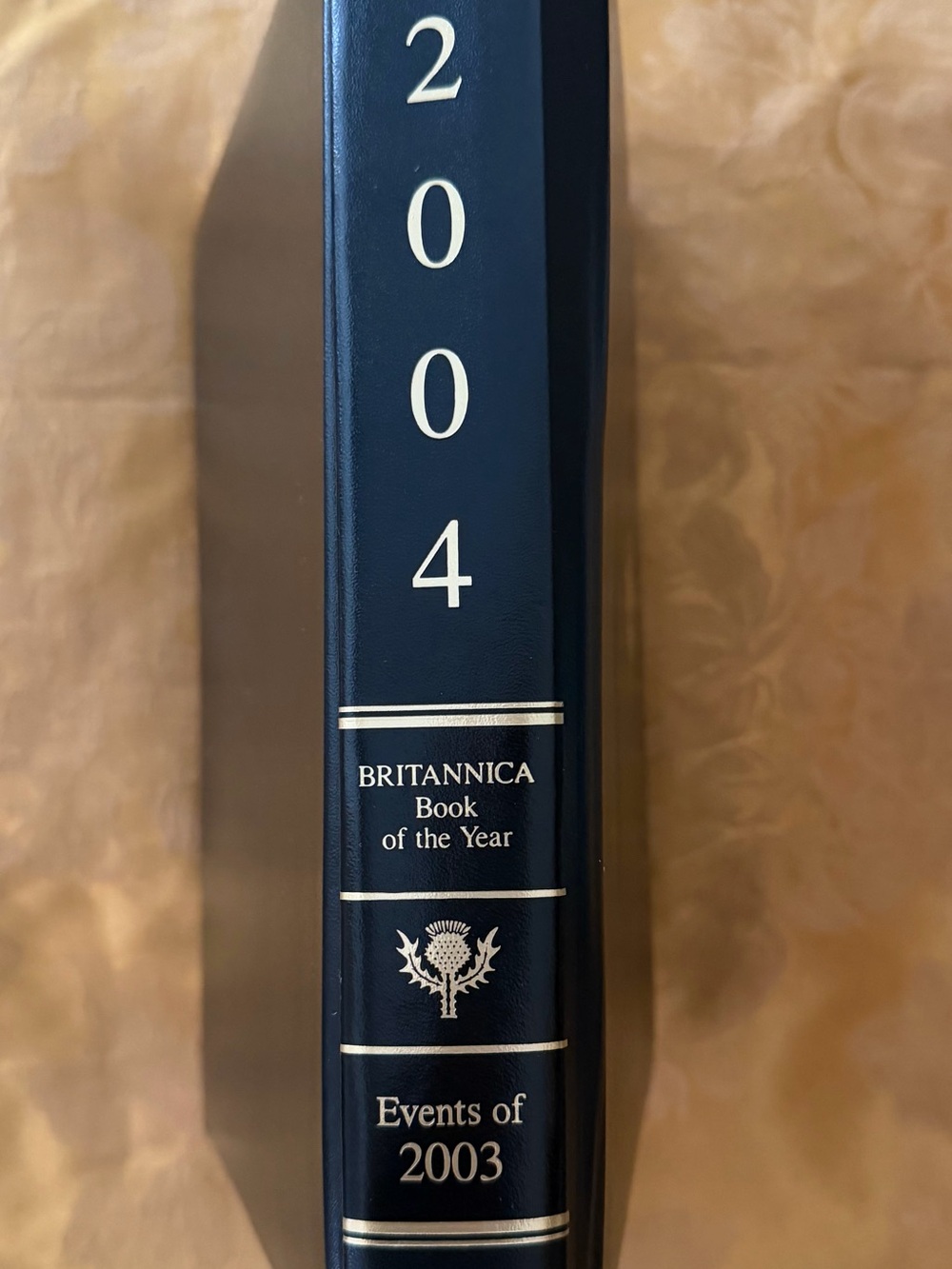 Britannica Book of the Year 2004 - Events of 2003 (Navy Blue)